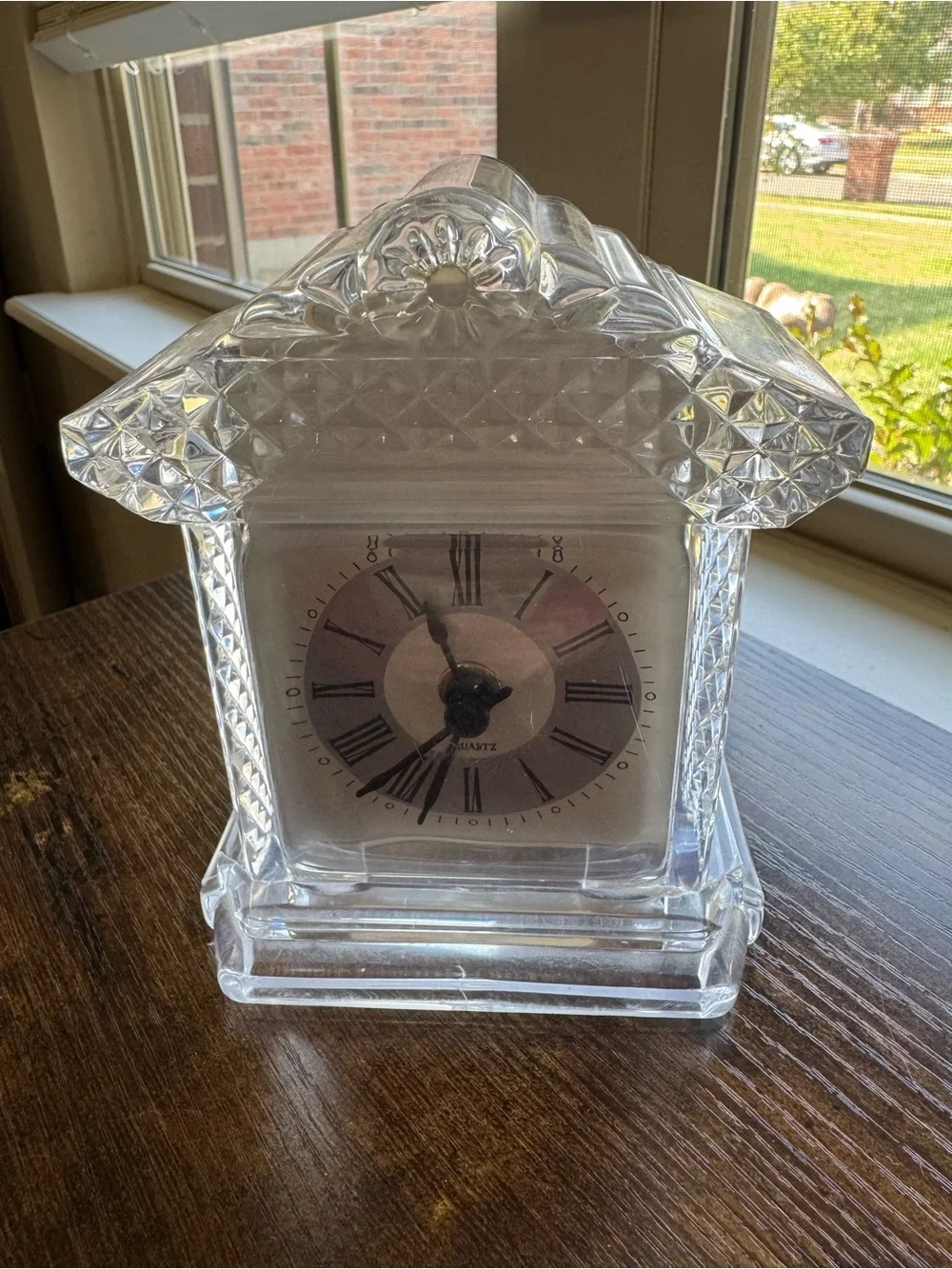 Vintage Clear Cut Acrylic Mantel Table Clock Quartz Roman Numerals